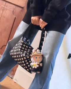 Blackpink lisa labubu 1